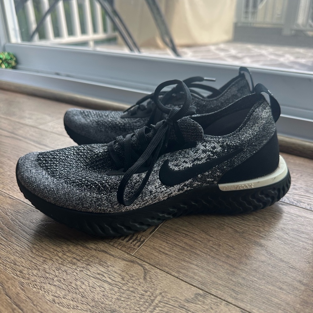 Nike Epic React Flyknit Women's Black and White Athletic Shoes Size 7